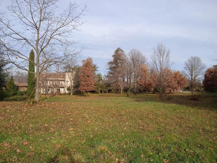 Maison Calme Avec Piscine Entouree De Son Parc Quintenas Exterior foto